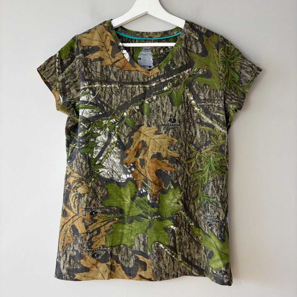 Mossy Oak Obsession V-Neck Camoโ T-Shirt Women's Large (12-14)